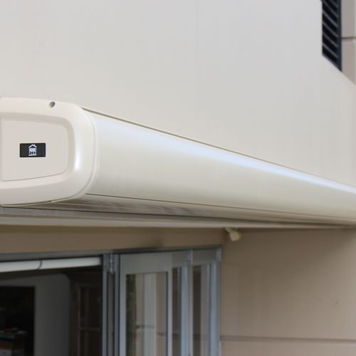 Soleia™ Retractable Box Awning