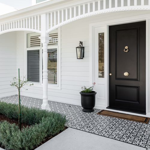 FR04 Arched Exterior Fretwork with Dentil Moulding