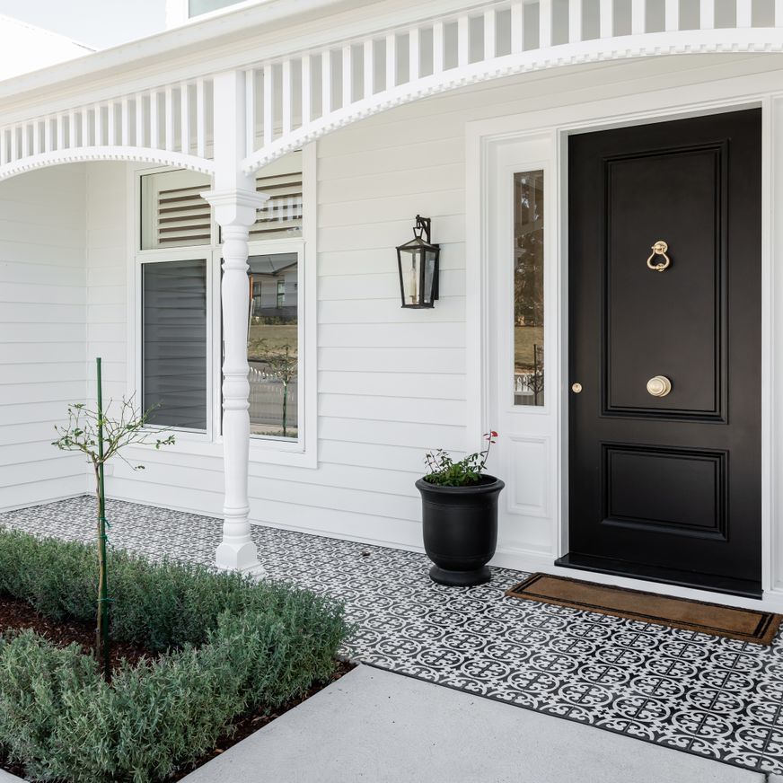 FR04 Arched Exterior Fretwork with Dentil Moulding