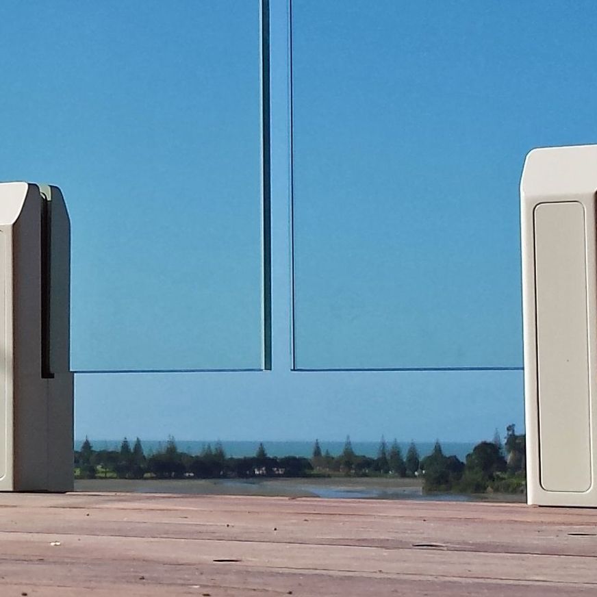 Edgetec® Balustrade Mini Post Glass Clamp