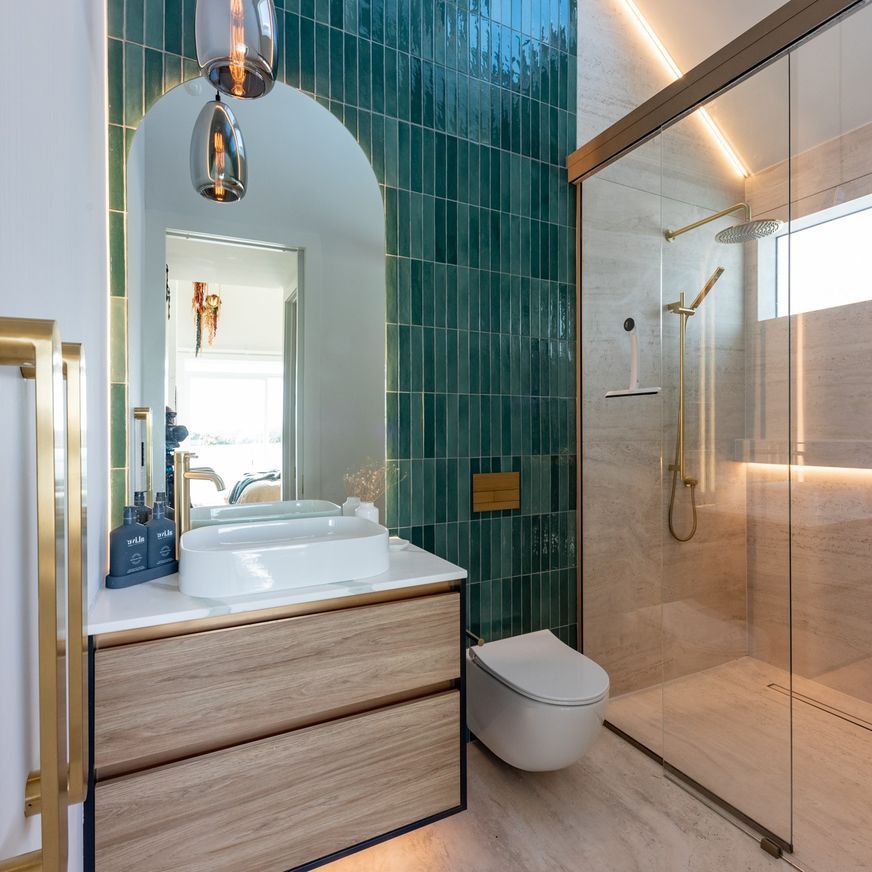 Frameless Glass Showers