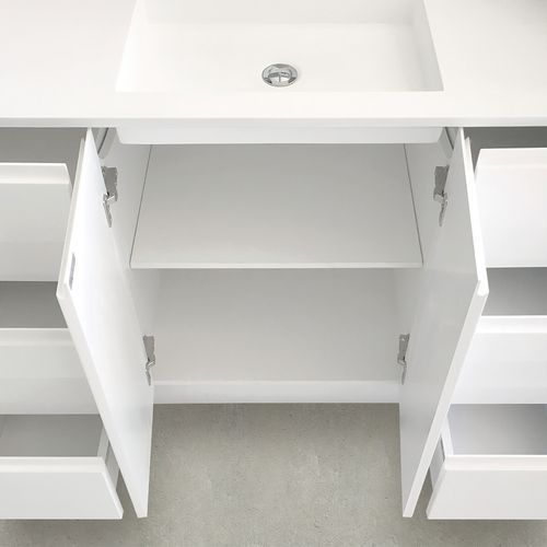 Fingerpull Gloss White Cabinets
