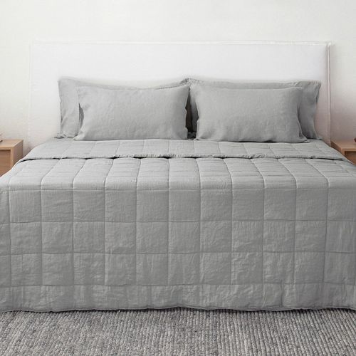 Cotton-filled Linen Quilts