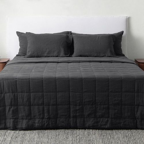 Cotton-filled Linen Quilts