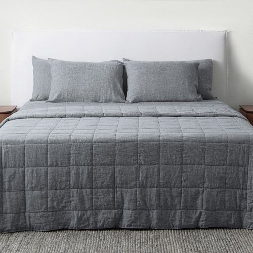 Cotton-filled Linen Quilts