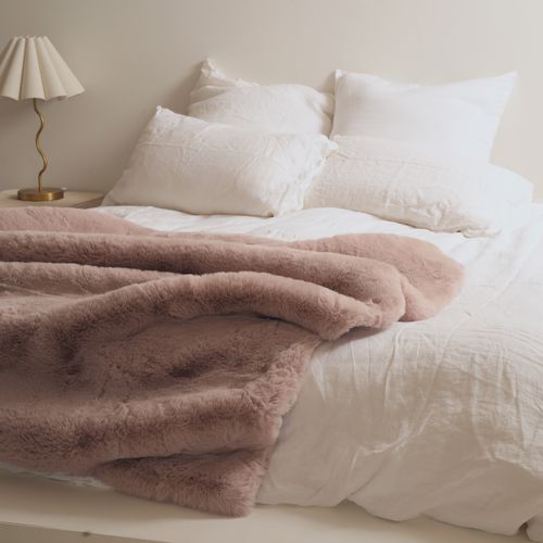 Vegan Fur Throw - Big Bear Blush Pink
