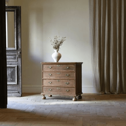 Early Georgian Chest of Drawers
