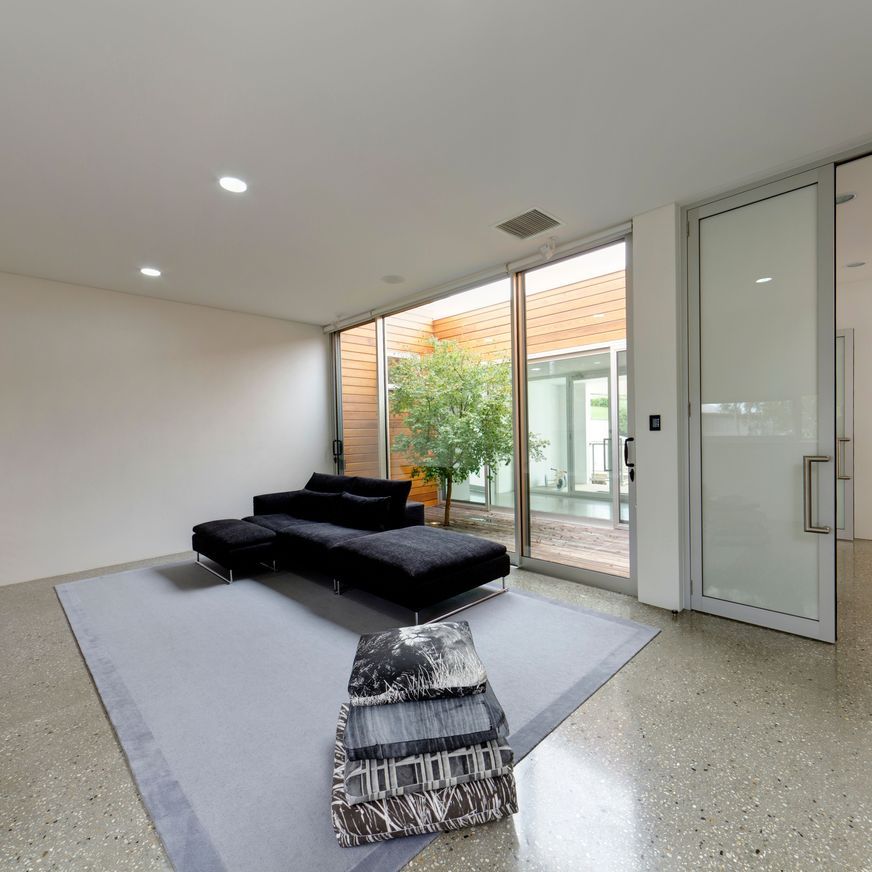 Elevate | Series 52 | Commercial Door