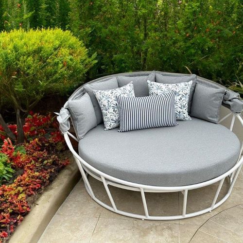 Bora Canopy Round Daybed