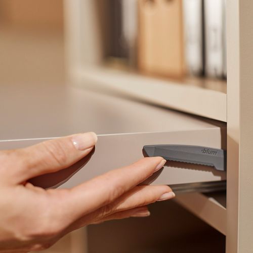 Pull-out Shelf Lock for MOVENTO