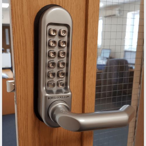 Borg Digital Door Lock Lever Satin Chrome BL5051SC
