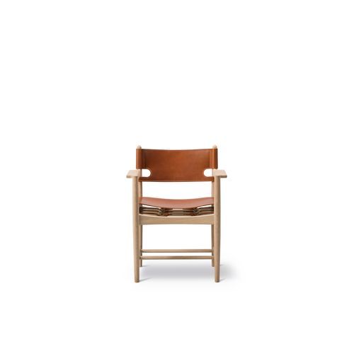 The Spanish Dining Chair with Arms by Fredericia