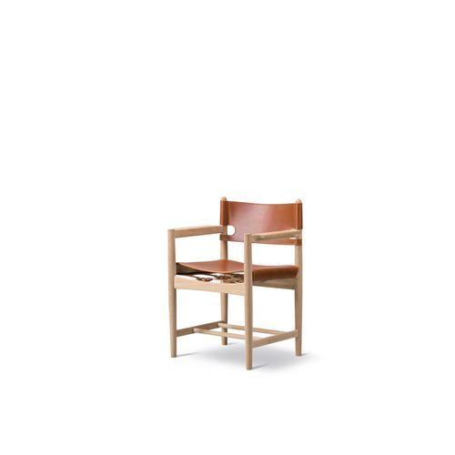 The Spanish Dining Chair with Arms by Fredericia