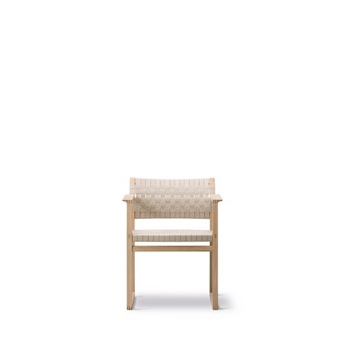BM62 Armchair Linen Webbing by Fredericia