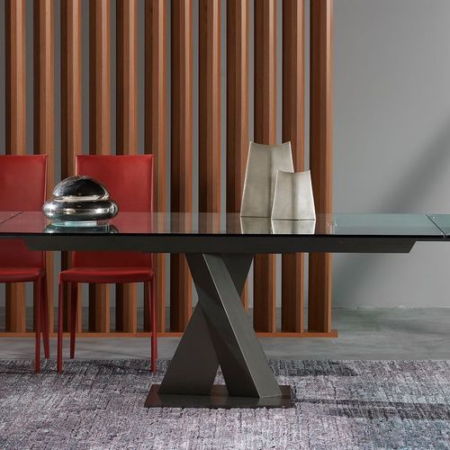 Axel Dining Table