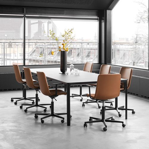 Mesa Table 300 by Fredericia
