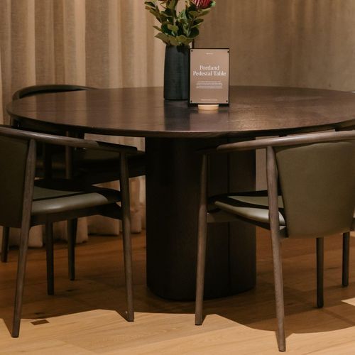 Portland | Pedestal Dining Table