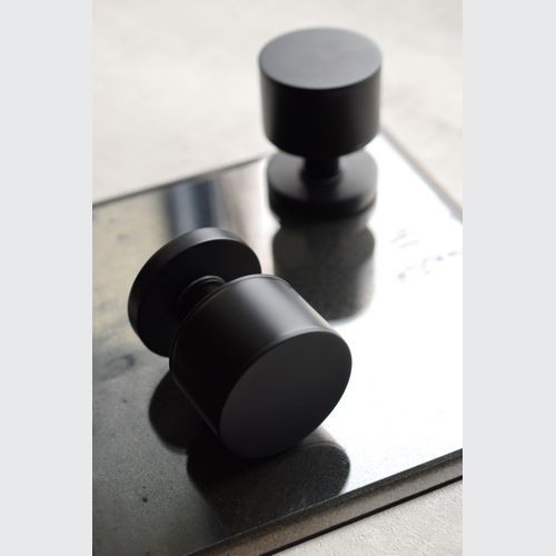TS S2900 STACKED BARREL SOLID DOOR KNOB