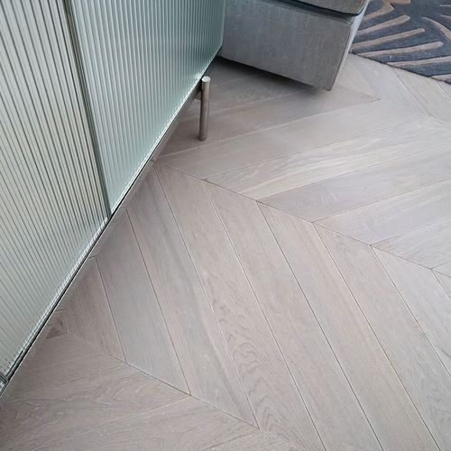 HW16601C Alabastro Chevron Character Grade