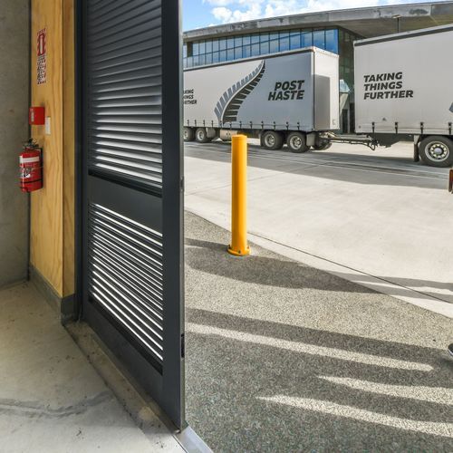CL5 Commerical Louvre Door