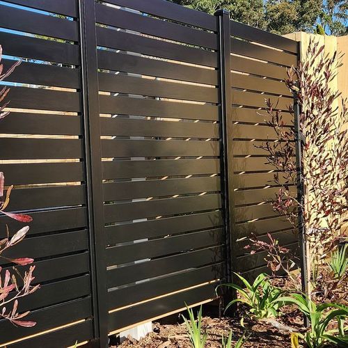 Mako Horizontal Slat Fence