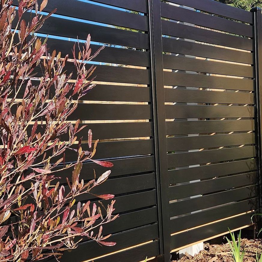 Mako Horizontal Slat Fence