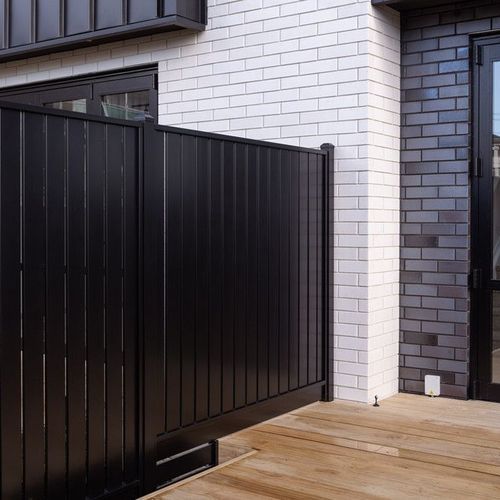 Mako Vertical Slat Fence
