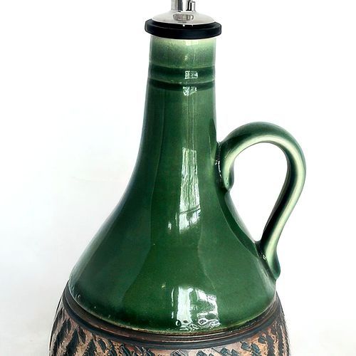 Oil Bottles with Chattering