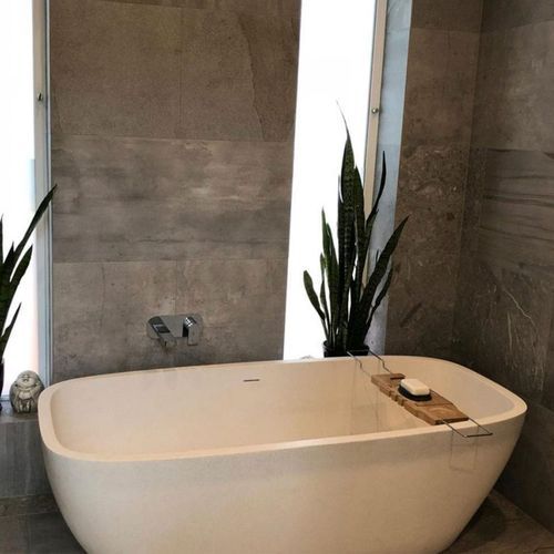 Chelsea Bathtub by Pietra Bianca