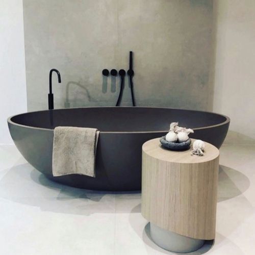 Coco Bathtub by Pietra Bianca