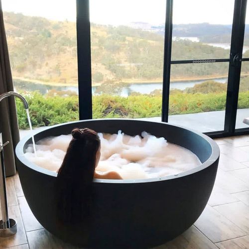 Romeo Bathtub by Pietra Bianca