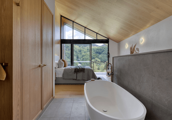 B003 Classic Oval Shaped Hugi Bath