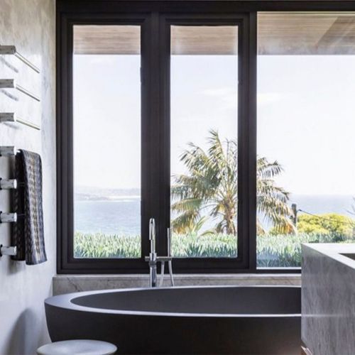 Whitney Bathtub by Pietra Bianca