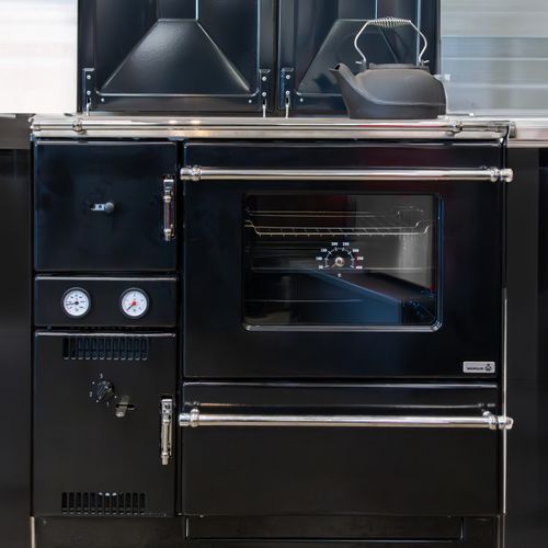 Water-Bearing Wood-Burning Stove K 148 F Black