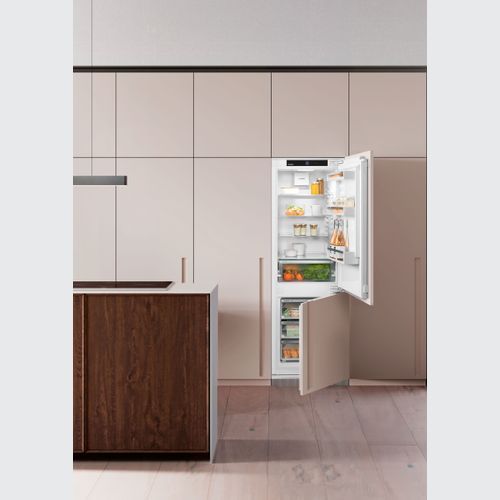 ICNh 5103 Pure EasyFresh | Fully Integrated Bottom Mount