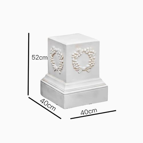 Classic Wreath Plinth