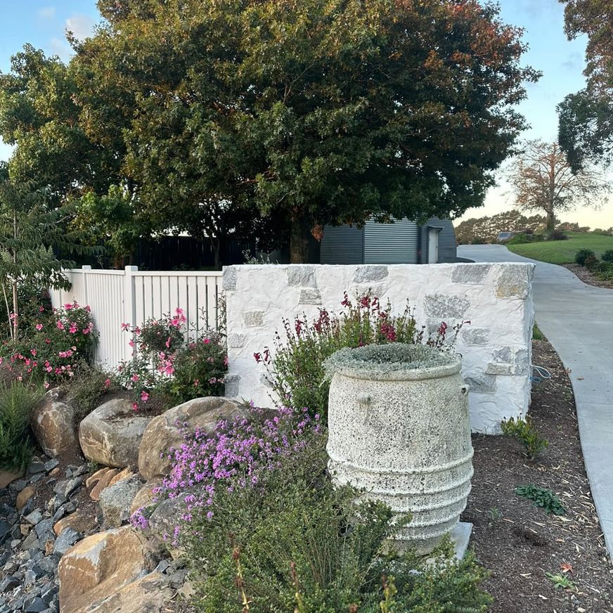 Hera 4 Handle Urn