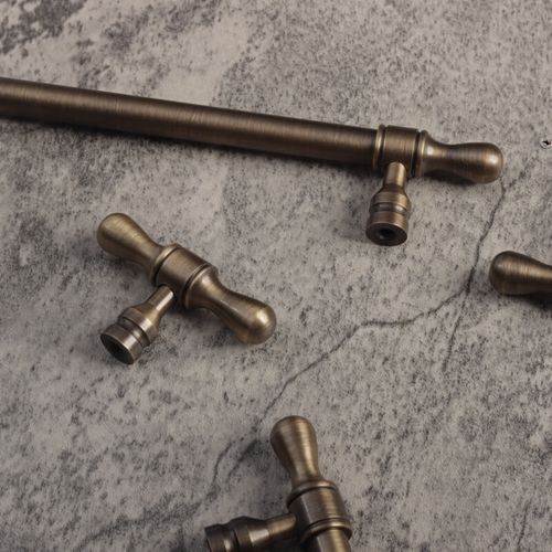 KT&CO Kitchen cabinet handles antique aged brass Clovelly