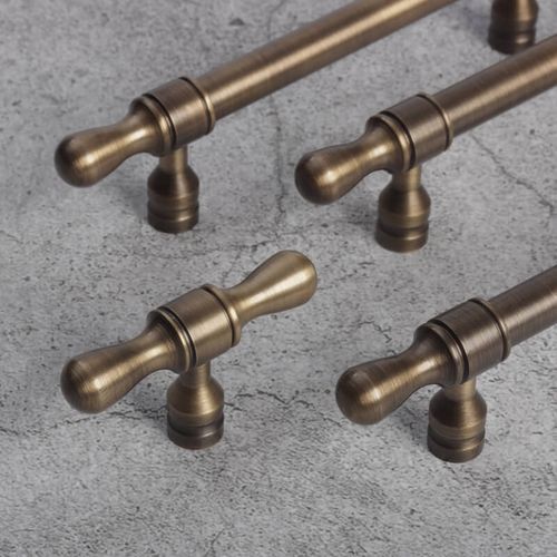 KT&CO Kitchen cabinet handles antique aged brass Clovelly
