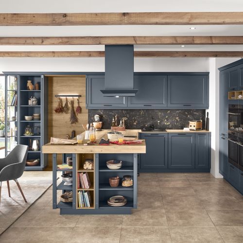 Cascada Traditional Kitchen Cabinetry