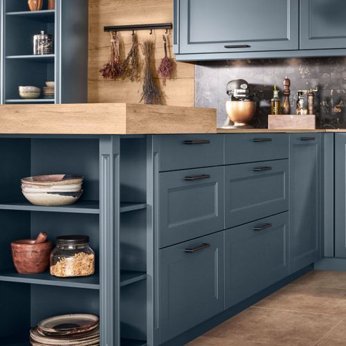 Cascada Traditional Kitchen Cabinetry