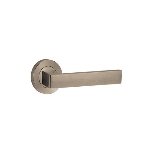 Lockwood 101 Door Lever on Round Rose Full Set