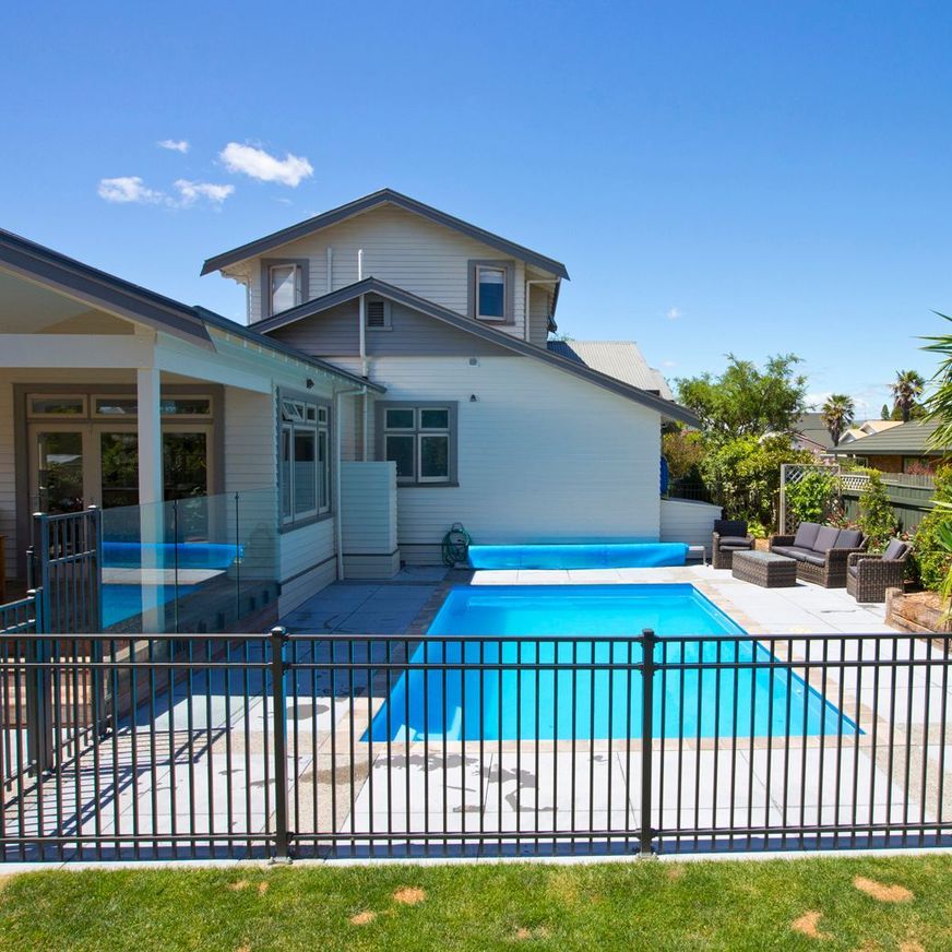 Contemporary Pool Fencing