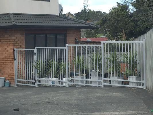 Lincoln - Tubular Garden & Residential Fence