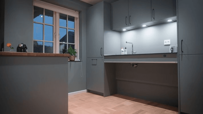 Electrical and Manual Height Adjusted Benchtop