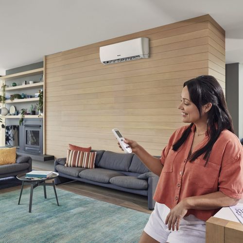 2.5kW Rinnai J Series Reverse Cycle Split System