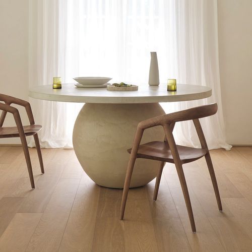 Olay Round Dining Table