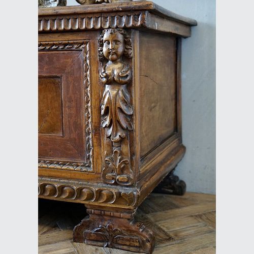 Italian 17th Century Blond Walnut Cassone Chest