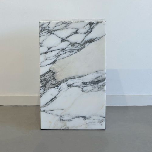 Arabescato Marble Plinth | Grey