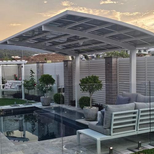 Cantilever Patio Cover 550x 280 x 316cm